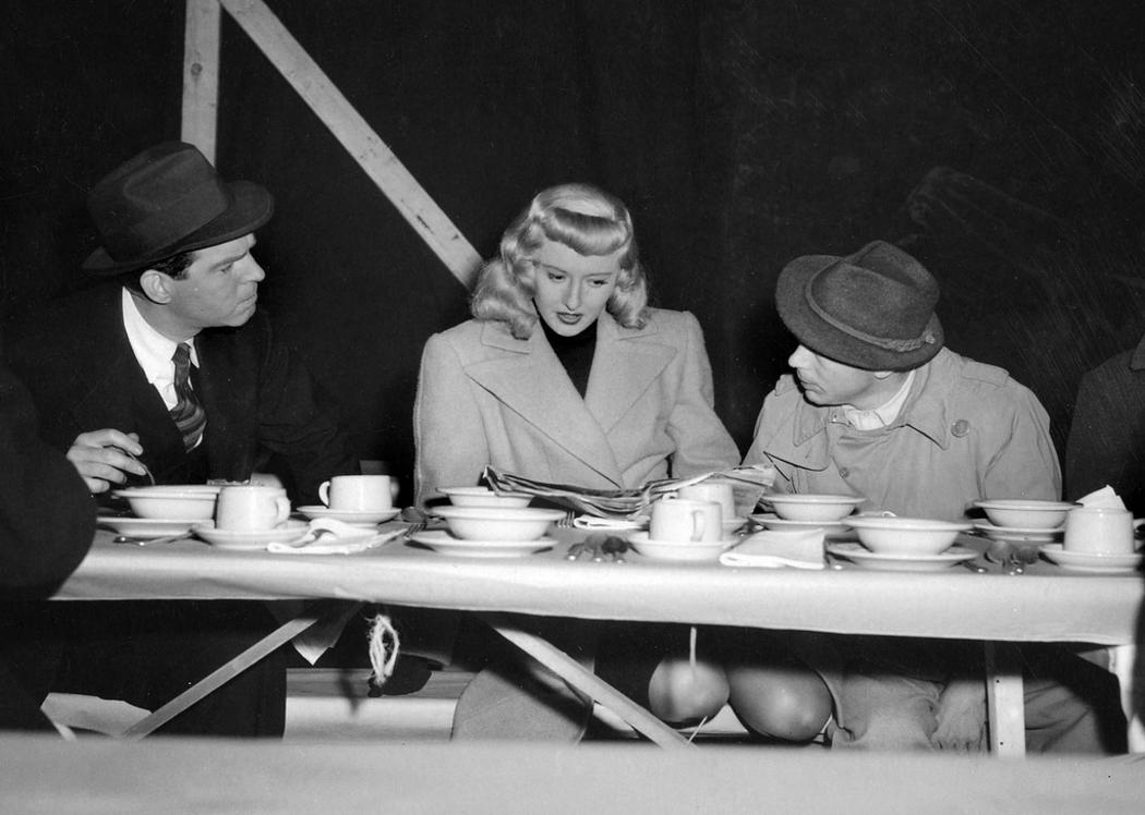 Double Indemnity (1944) Dir Billy WilderBehind the scenes shots.. #filmtwitter  #film  #billywilder  #Noirvember