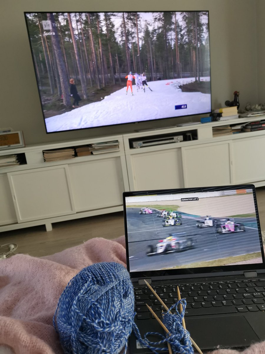 helivepsalainen's tweet photo. #multitasking
Hiihdon Suomen Cup.
Saksan Formula 4.
Villasukka.
#hiihdonsuomencup #adacformula4 https://t.co/dTYowRedjL