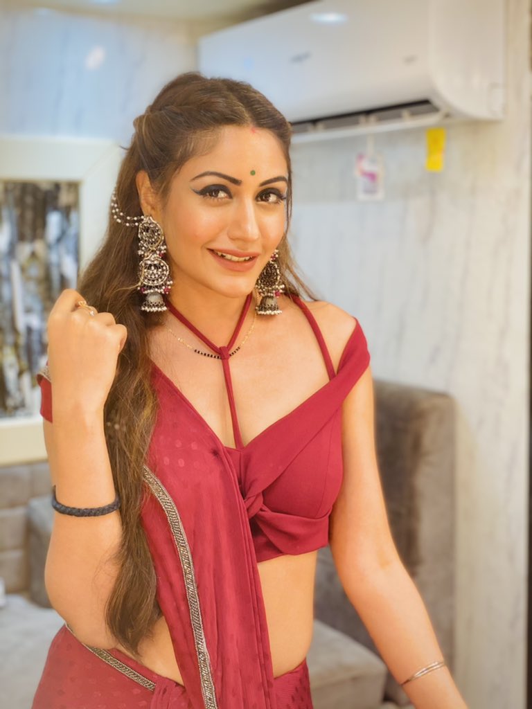 SurbhiChandna's tweet photo. #naagin5 #banisharma https://t.co/rPLOf9zfOL