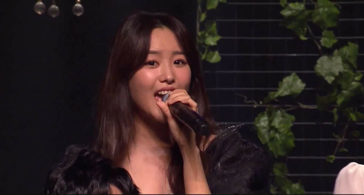 hellokpop's tweet photo. Song Ji Eun will 'give you everything', like a harmonic acapella stage for her sweet song "25"! 💛
Presented by: @cdmentph
#송지은 #SONGJIEUN #UNTACT_LIVE #BLOOM #피어나 #開花 #피어나_開花 https://t.co/w3aR66594X