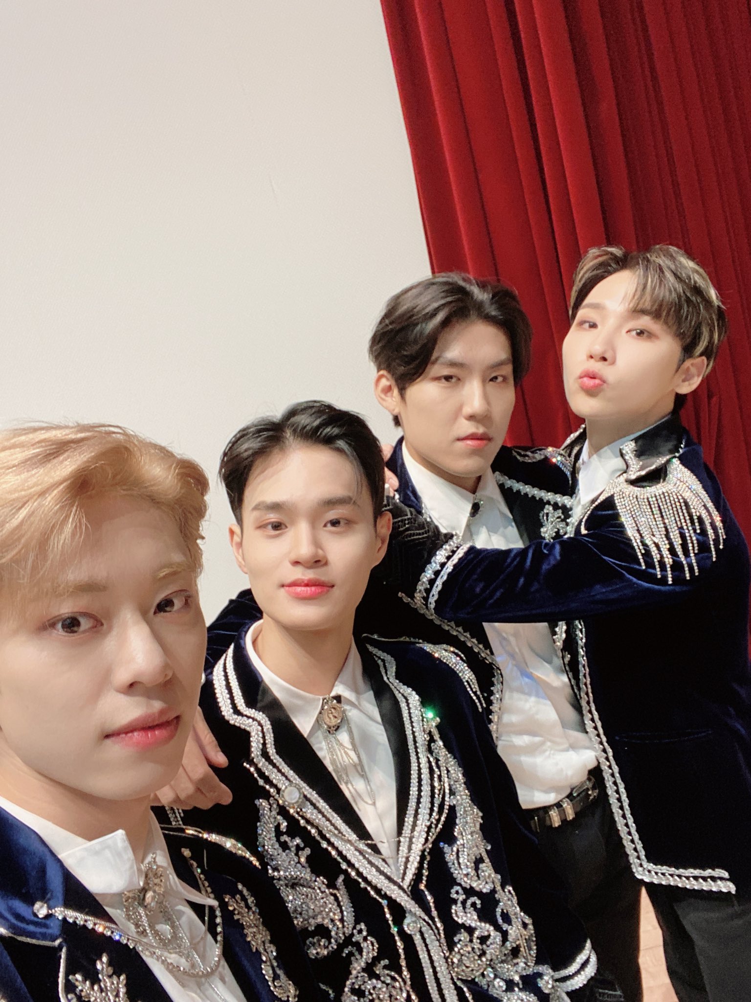 EmN0o3IVcAIhSAR?format=jpg&name=large