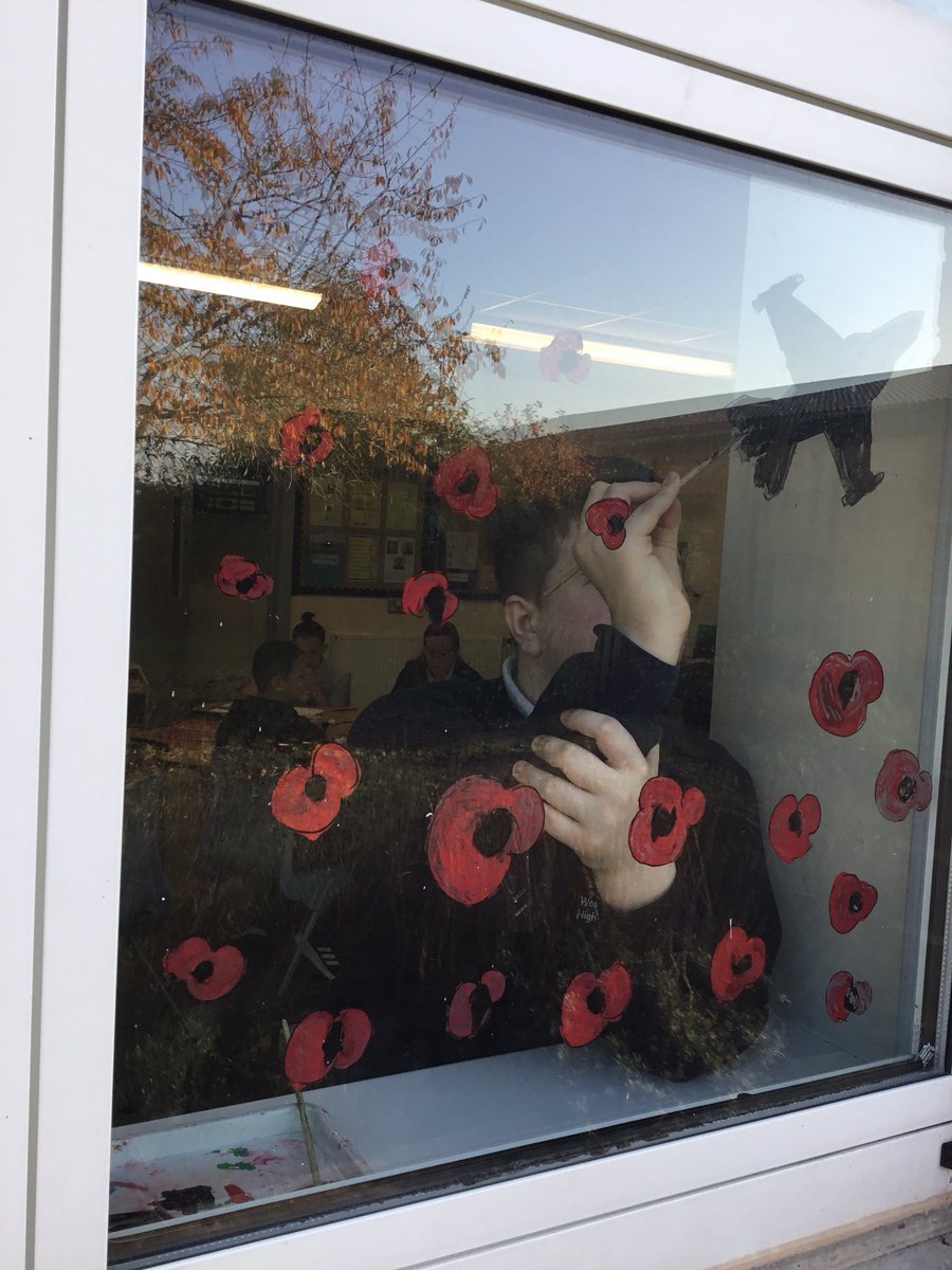 Woodchestnut2's tweet photo. Chestnut class have been painting a Remembrance Sunday Muriel @lestweforget @remembrance @PoppyLegion @Woodchestnut2 @WoodlandsHS @CardiffWestern https://t.co/ikm5Z5xpAf