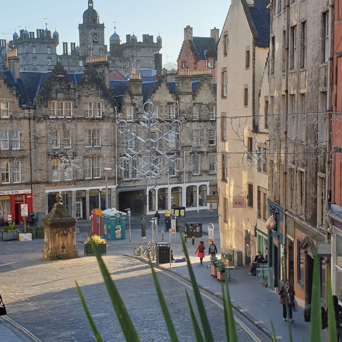 RedDoor_Gallery's tweet photo. Carpe Diem - Think Autumn walks, art shopping (and Xmas presents!)

It's a beautiful day here in Edinburgh, time to get out for a City Stroll, kick some golden Autumn leaves and if you're local, come and say 'hi' to us here in Victoria Street. https://t.co/daPRqJj4JD