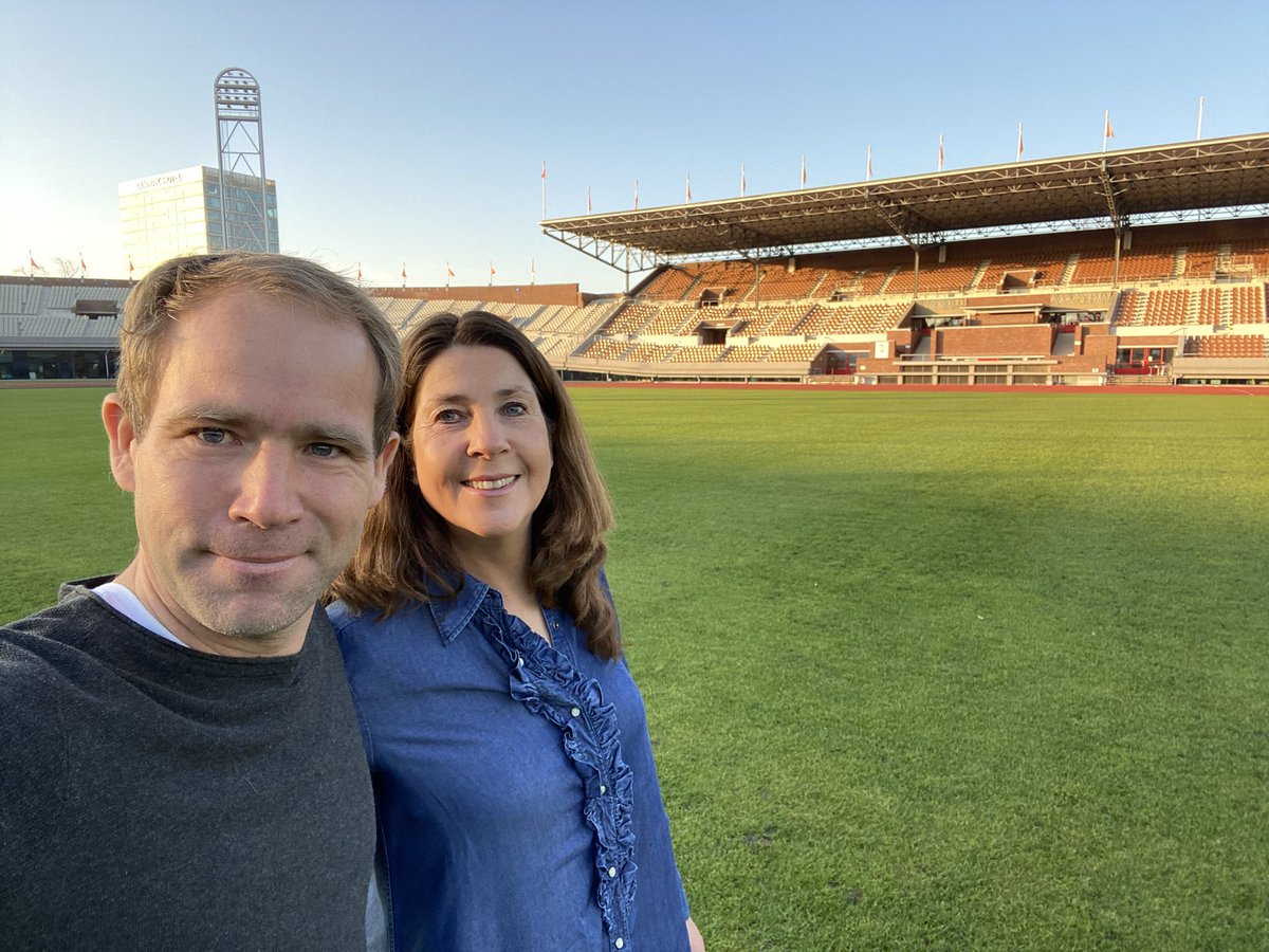 What a sunny start to the weekend! Almost 150 alumni, friends and faculty of the sports leadership programme attending the opening webinar with inspiring alumni stories  from <a href="/SjoerdMarijne/">Sjoerd Marijne</a> <a href="/merijnzeeman/">Merijn Zeeman</a>, Wouter Gudde and James Kerr. Spread the word, WE ARE BACK!