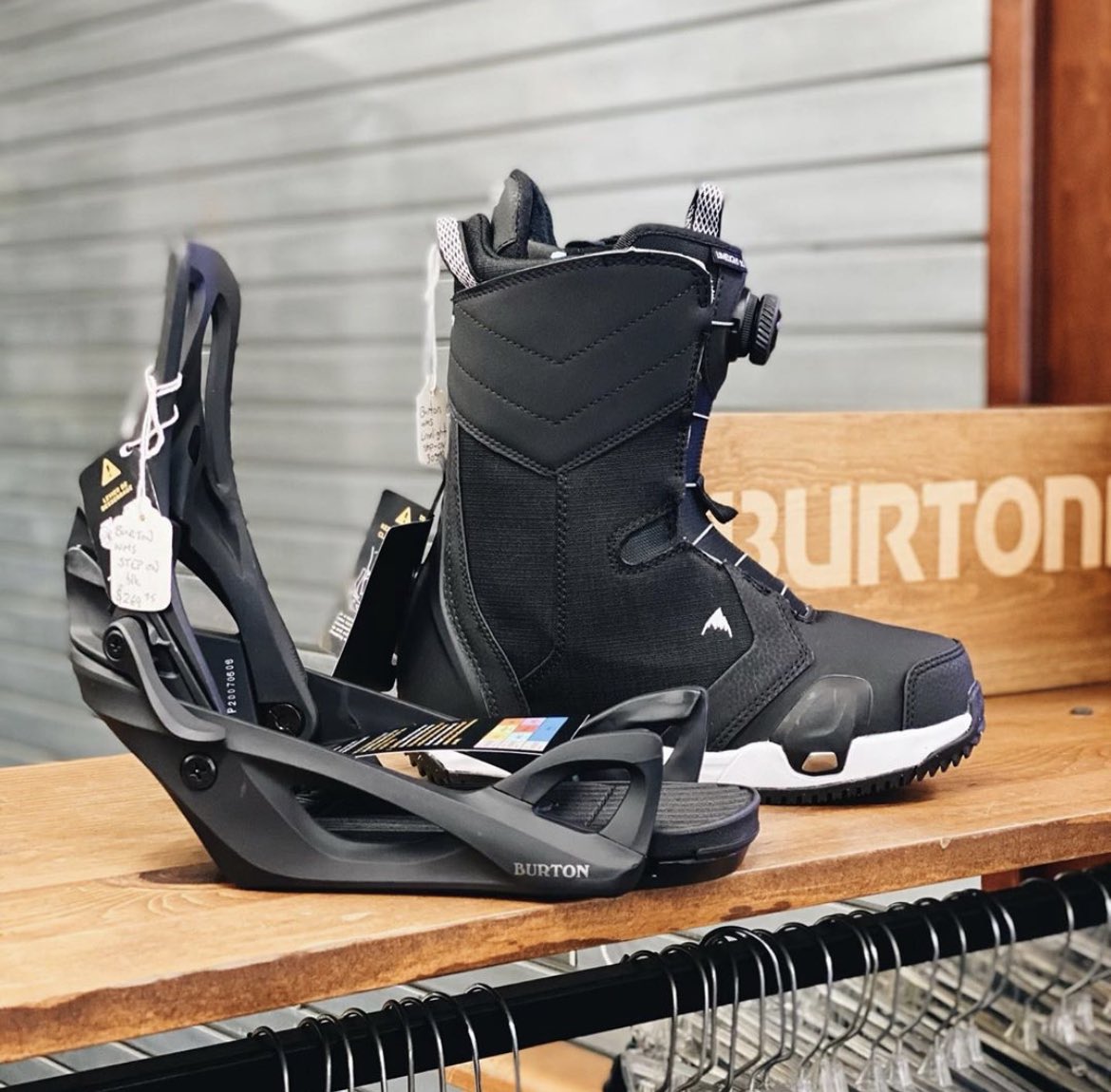 HansenSurfboard's tweet photo. Burton step INs for the win! #hansensurf #burton #stepins https://t.co/Dx12JjPvu2