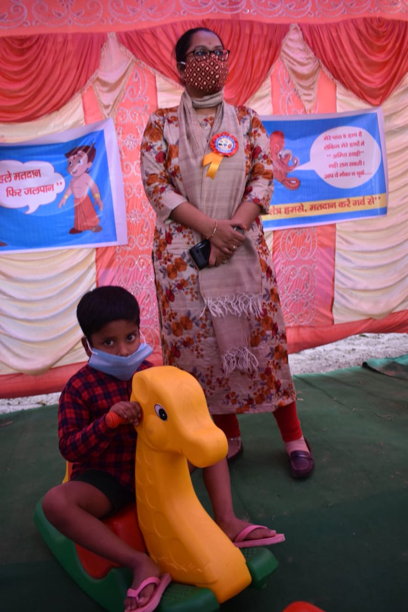 airnews_patna's tweet image. #Bihar #Polling #Third_phase #सीतामढी जिले में तीसरे चरण के मतदान की झलकियां । जिलाधिकारी अभिलाषा कुमारी शर्मा ने लोगों को किया प्रोत्साहित