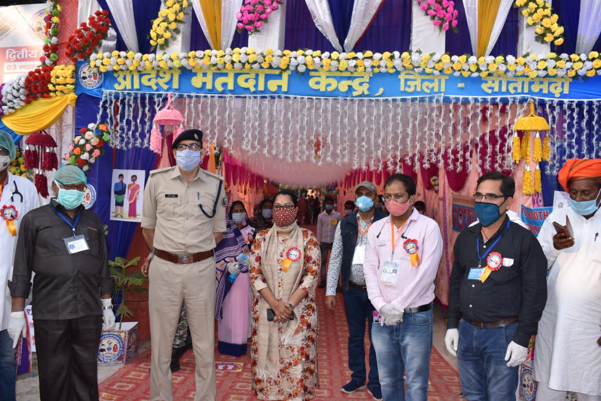 airnews_patna's tweet image. #Bihar #Polling #Third_phase #सीतामढी जिले में तीसरे चरण के मतदान की झलकियां । जिलाधिकारी अभिलाषा कुमारी शर्मा ने लोगों को किया प्रोत्साहित