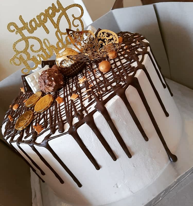 Miri_Nyakudzuka's tweet photo. Hello Saturday!😎 definitely worth the early start to the day💜
#redvelvet #chocdrip #cakesofinstagram #cakeboss #bossbabe https://t.co/jkAUmFTbnm