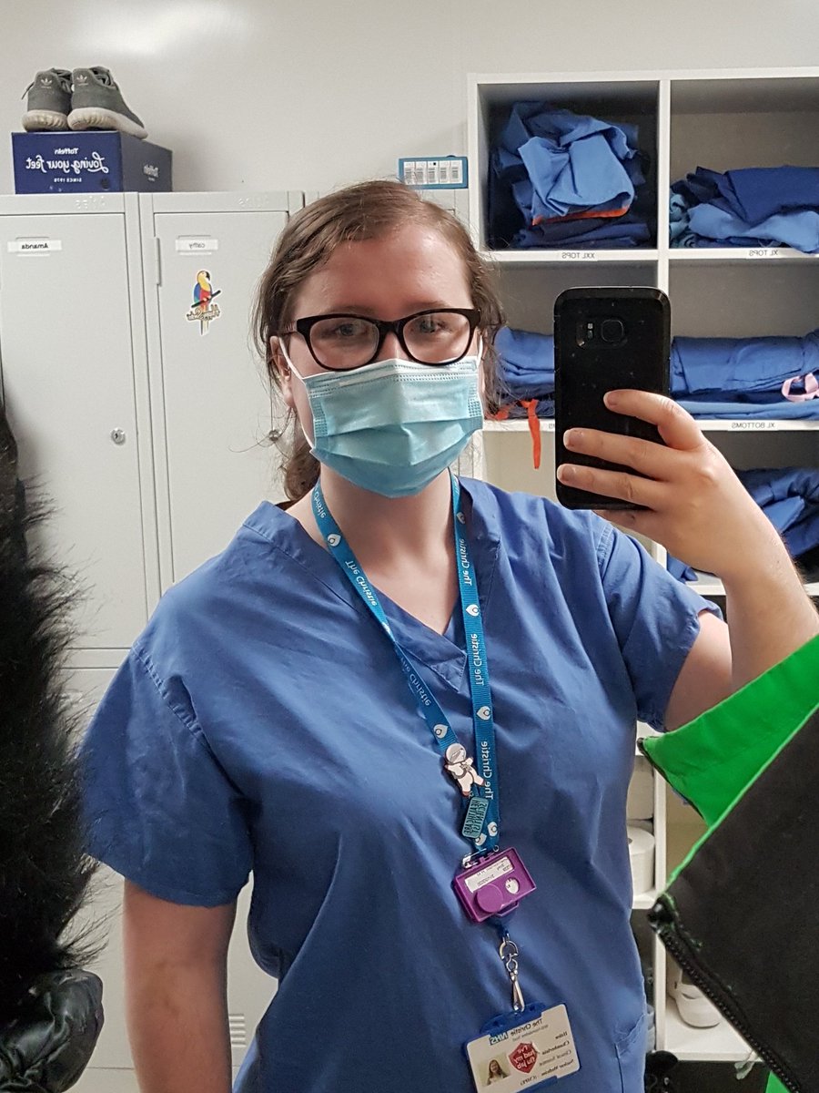 I also went into the operating theatre to see some prostate treatments (scrubs are great), and have been training to plan treatments for them. I'm also training for gynae procedures, and regular quality control tasks where we check everything is safe. (5/8)