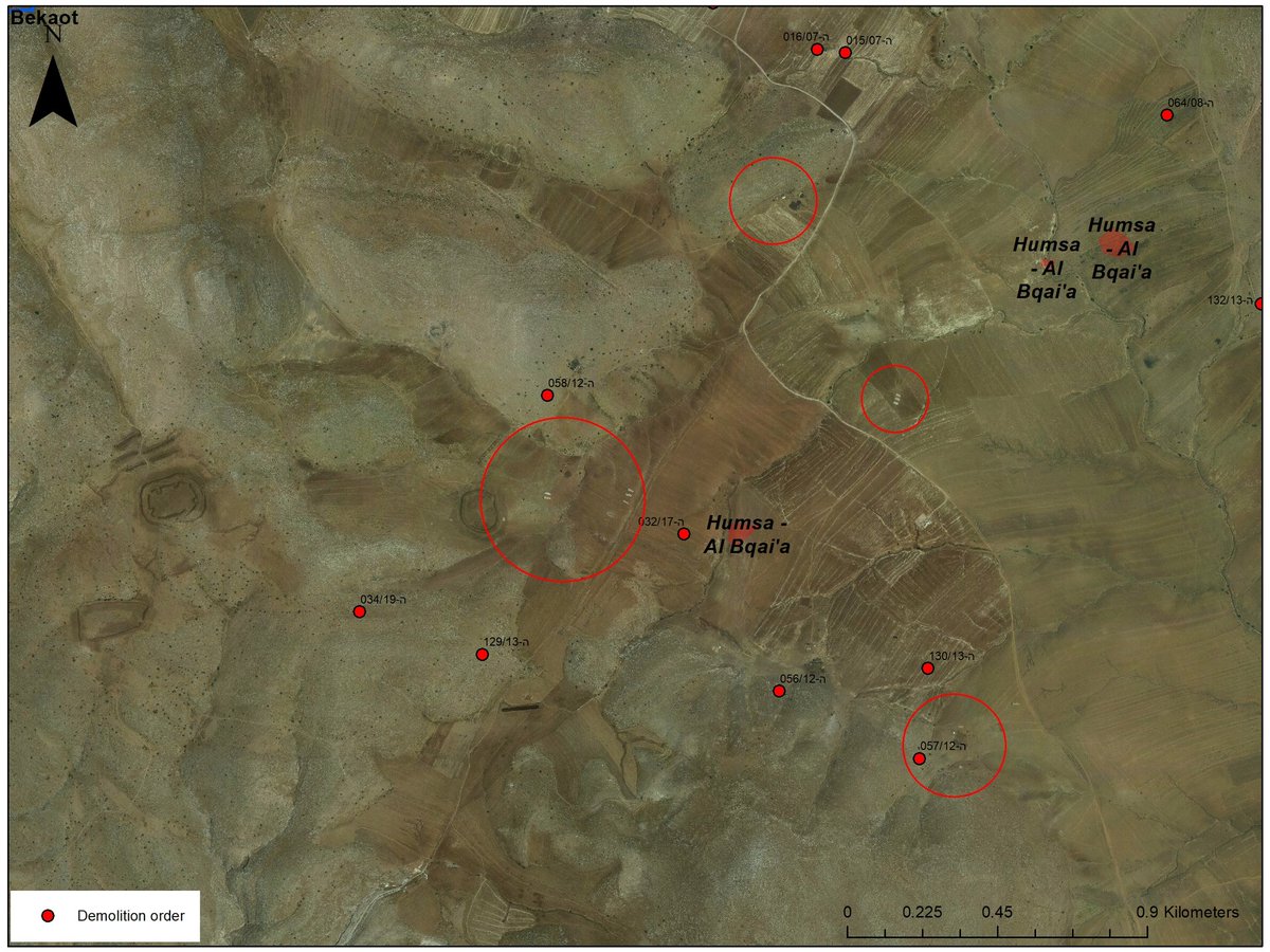 8-9 years had passed and it was safer again also for Palestinians to be in the area. Gradually the herding community started to recover. But the  @IDF didn't like this Idea and started to issue demolition orders (the red spots).You can see the gradual growth between 2010-2012.