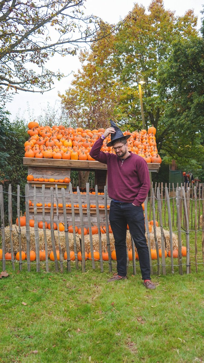 mygrumpybf's tweet image. All these ghosts and I still can’t find a boo 🙃

Psych he’s right here! And yes, I made him put the hat on, and no he will not be pleased that I posted this trio 🤣 pls show George’s resting witch face some love xoxo