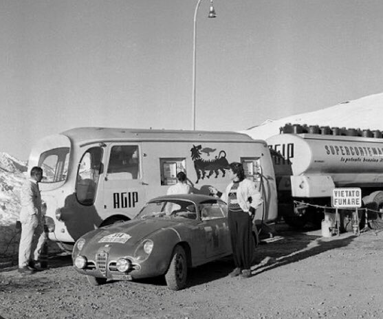 DavidBoswe11's tweet photo. #ServiceVanSaturday
#Agip
#AlfaRomeo https://t.co/wsaPgiOP4x