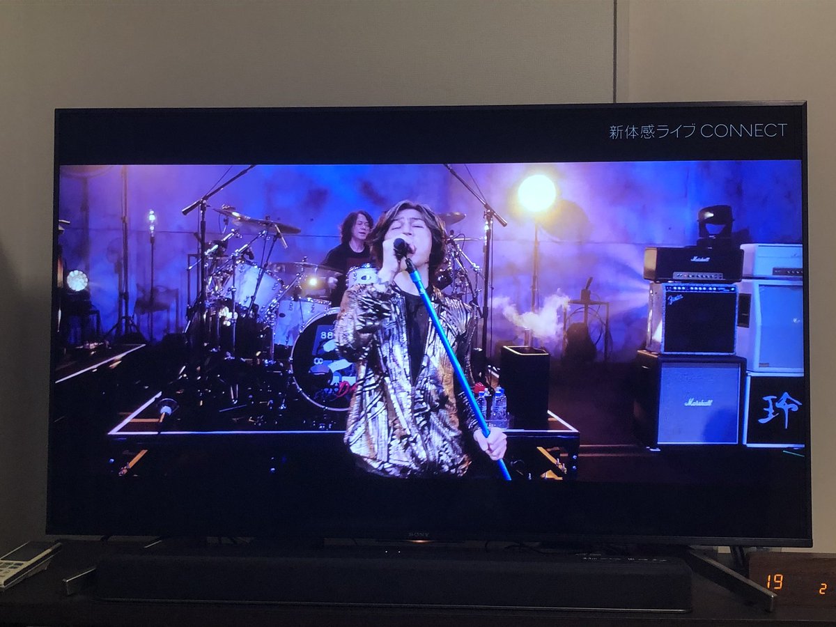 bickry7's tweet photo. B'z配信ライブ、部屋の電気消してみたら雰囲気出てよかった！ https://t.co/621hBVeEFM