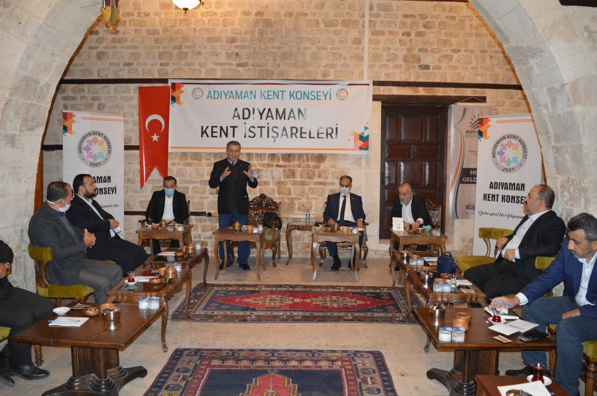 Adiyamam kent konseyi baskani Sinan Temel'in daveti üzerine tüm siyasi parti il başkan lari ile birlikte keleş konağın da adiyamanin sorunları ile ilgili toplantı yapildi.
