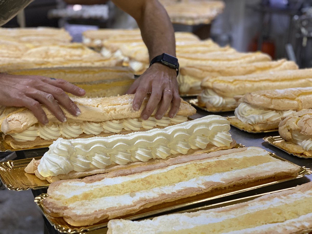 majogarciadoce's tweet photo. Para conocer el auténtico producto local y artesanal que caracteriza #Lloseta visitamos #FornDeBaix -el jardín de las delicias ➕ dulces - y @teixitsriera, empresa familiar q desde hace 4 generaciones fabrica tradicionales #TelesDeLlengües. 

📲 #mallorcainspires #somdemallorca https://t.co/xvIf69PTL2