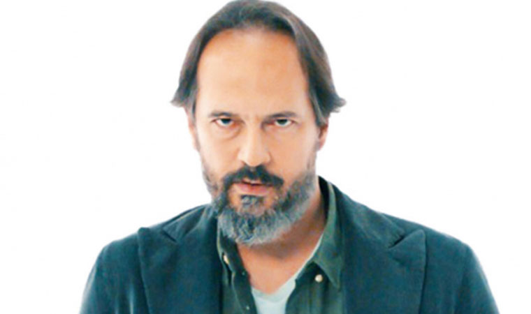 Koronavirüs kamu spotunda yer alan oyuncu Timuçin Esen koronavirüse yakalandı
cumhuriyet.com.tr/haber/koronavi…