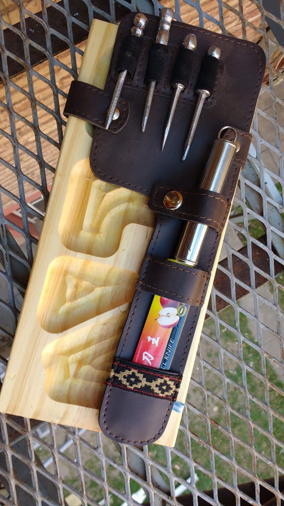 NadieSaleVivo_'s tweet photo. Adelantando el #DíaDeLaTradición tenemos sorteos, porque no hay nada más tradicional que un mate de calabaza y una tablita para picada, cortesía de #LuigiCueros, y tres pares de medias de #VintalogyLab https://t.co/bfweqa2ZAH