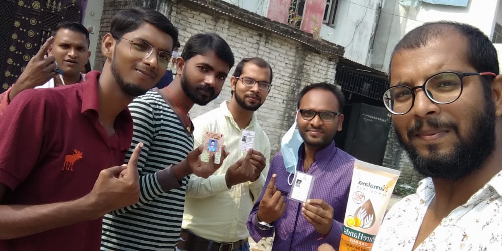 AshwaniSah3's tweet photo. विधानसभा चुनाव में लोकतंत्र की बुनियाद मजबूत करने के उद्देश्य से इस #कोरोनाकाल मे हम सभी ने भी अपने मताधिकार का प्रयोग #सुरक्षात्मक तरीके से किया । आप सभी भी अपने मताधिकार का प्रयोग अवश्य करे ।
सतर्क रहें सुरक्षित रहे ।
#BiharElections2020 
#muzaffarpurvotes https://t.co/NL7Y2IfEKw