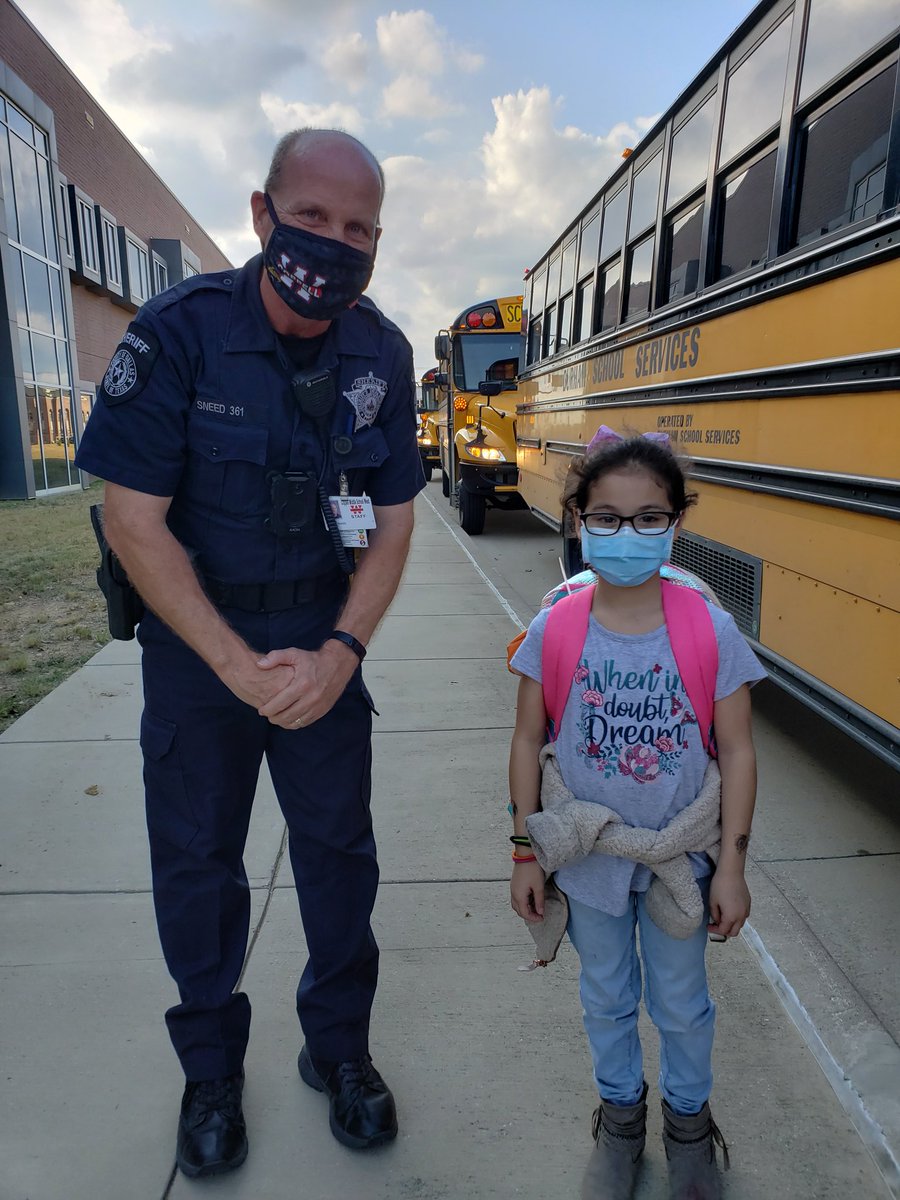 SLEkjohnson's tweet photo. This is what building relationships is all about! Deputy Sneed rushed over after he got off at 3 to make sure he could say good bye to this sweet girl on her last day at Lee. @Dsneed4 #rjlyear7 https://t.co/vRCv4lrM0R