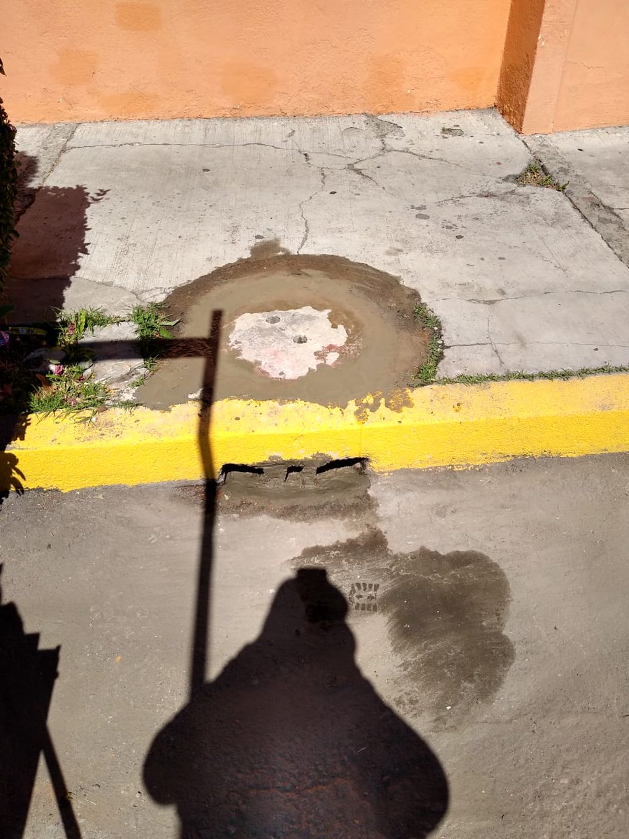 CMaestroFederal's tweet photo. Se dio atención a reportes de vecinos por alcantarillas en mal estado, agradecemos a @AguadePuebla por la gestión realizada para la repaciones. https://t.co/mXBCSjX9Sx