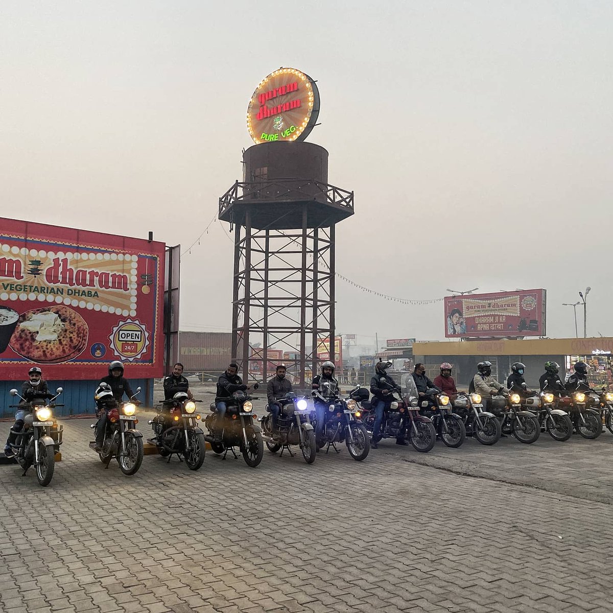 highwayplayer's tweet photo. Had an amazing #classicfoodtrail breakfast ride with our classic friends 
 #highwayplayers #classic350 #royalenfield @royalenfield https://t.co/AnqzdCzy2u
