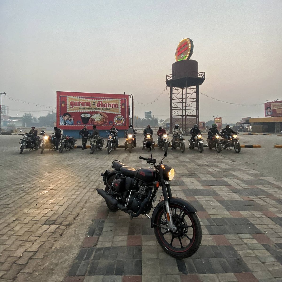 highwayplayer's tweet photo. Had an amazing #classicfoodtrail breakfast ride with our classic friends 
 #highwayplayers #classic350 #royalenfield @royalenfield https://t.co/AnqzdCzy2u