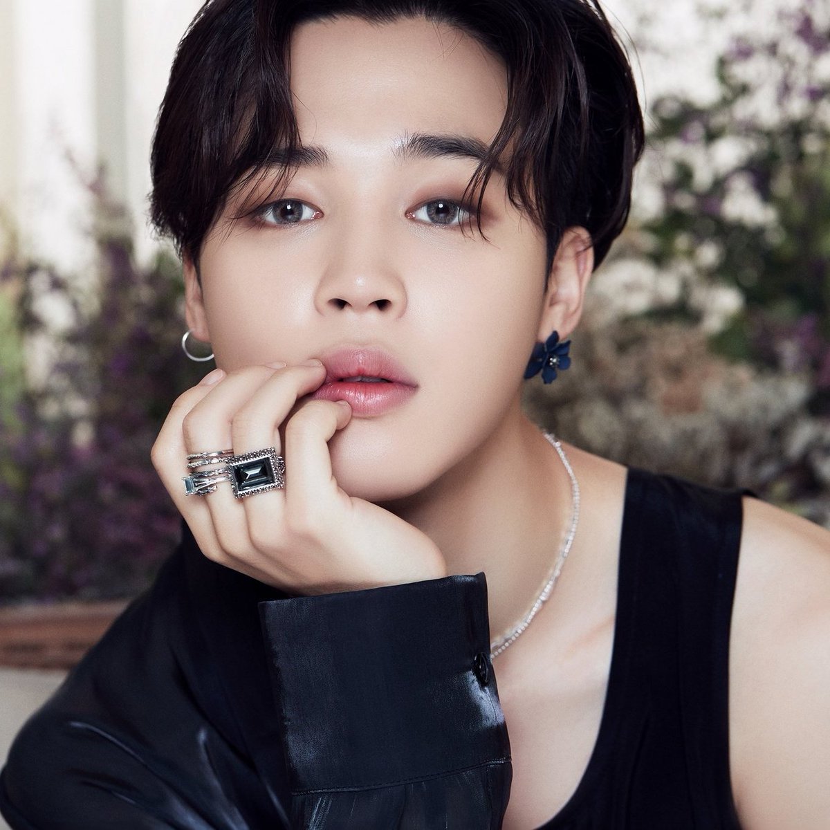 jjstneil's tweet photo. #NewProfilePic happy third pochis! mahal ko kayo lahat pero mas mahal ko sya muah https://t.co/eD7lNhm3rN