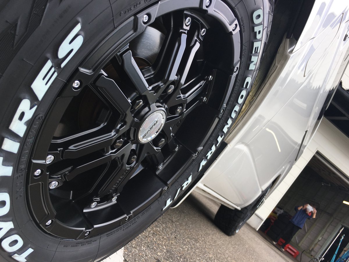 愛車ギャラリー】 ハイエースにホイール装着しました📸 レイズ