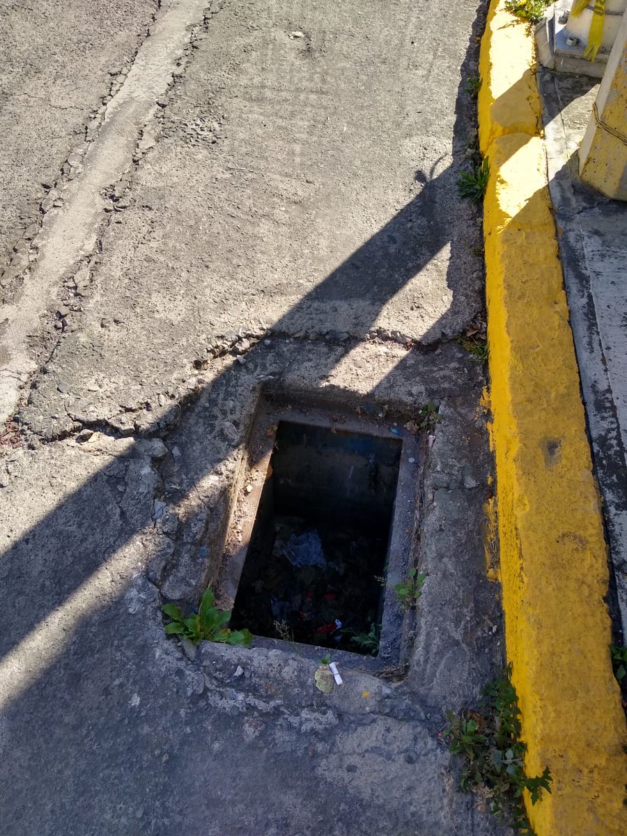 CMaestroFederal's tweet photo. La @CMaestroFederal También agradece a @AguadePuebla por la repocision y colocación de tapa de alcantarillado. https://t.co/FRjNkqxwhX