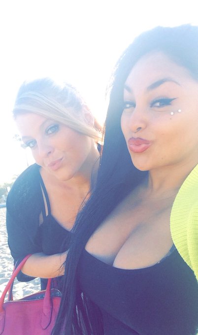 Sometimes I really be feeling alone in this life, if only my shortstack was still here riding with me<a href="/tag/inmyfeelings"class="tags"><span>#inmyfeelings</span></a>