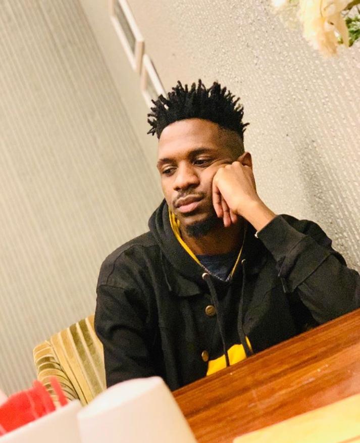 5RoundzMedia's tweet photo. Its so heartbreaking how some people are privileged to kill someone and still walk free.We haven't forgotten how Sypho's murderers are walking free, this system is corrupt,it arrests innocent people whilst murderers are out in the streets #ZimbabweanLivesMatter
#JusticeForSypho https://t.co/QXkCyq6L3f