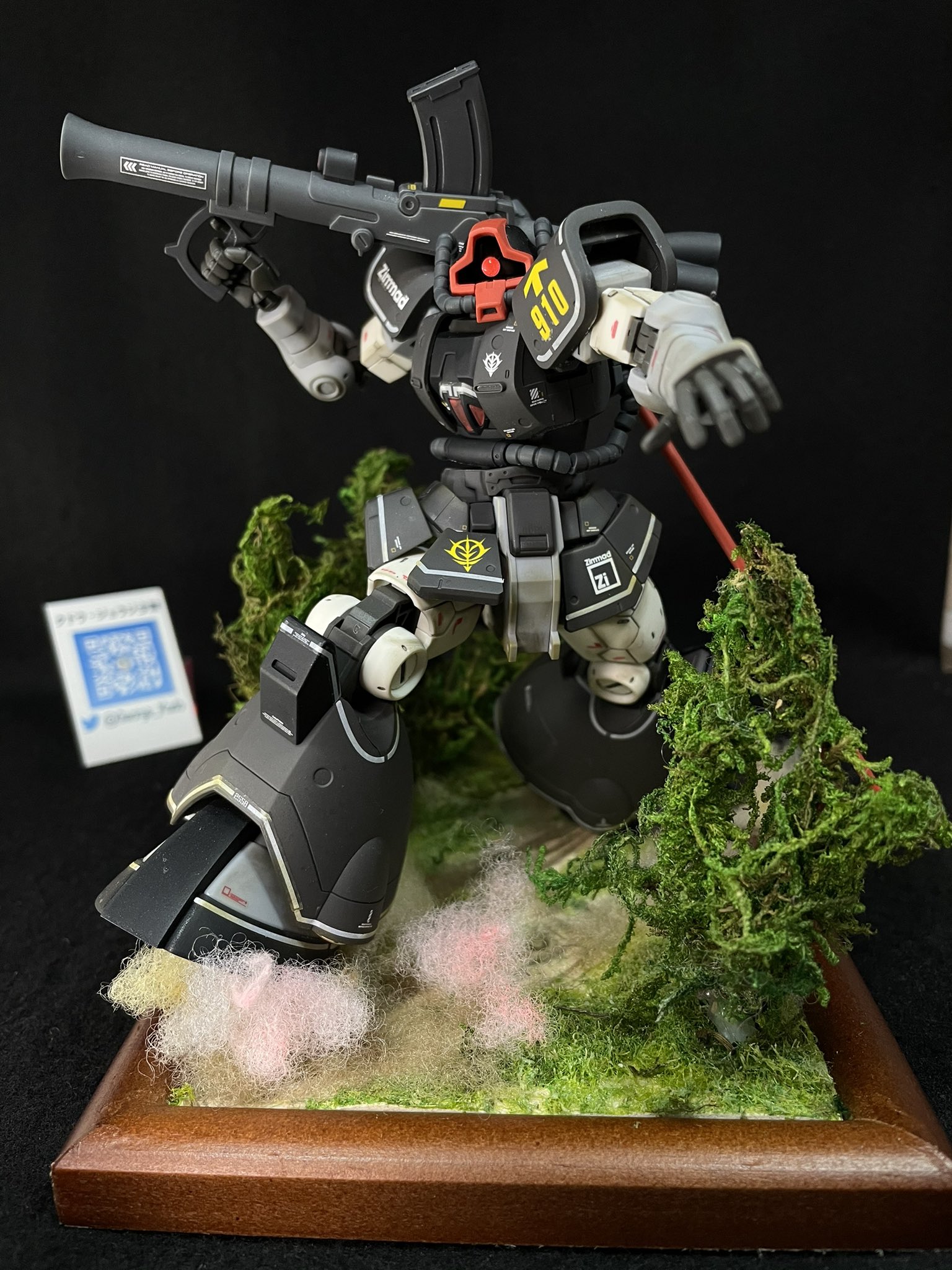 ジオラマ 黒い三連のあのシーンを再現 HGUCドム EGガンダム LED ジオラマ 黒い三連のあのシーンを再現 HGUCドム EGガンダム LED