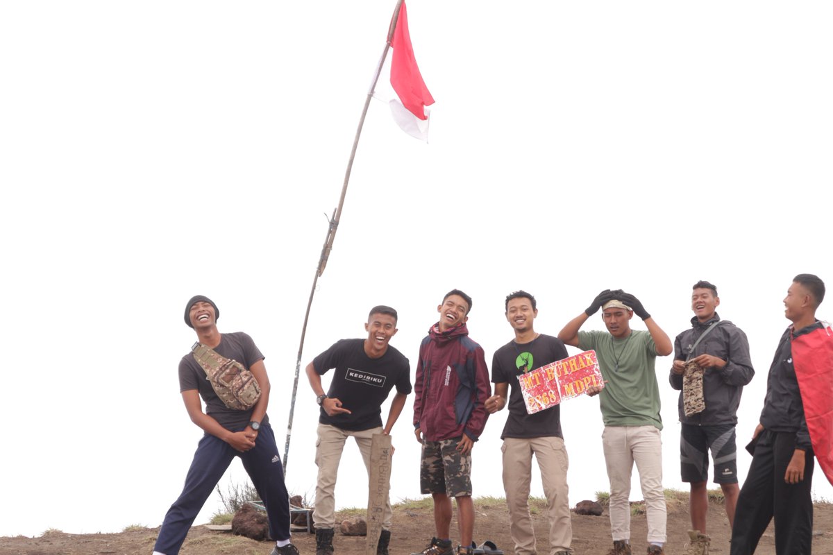whimpaga's tweet photo. @pendakilawas Nitip min,berangkat keujanan pulang kepanasan wkwk https://t.co/dHhZf92K14