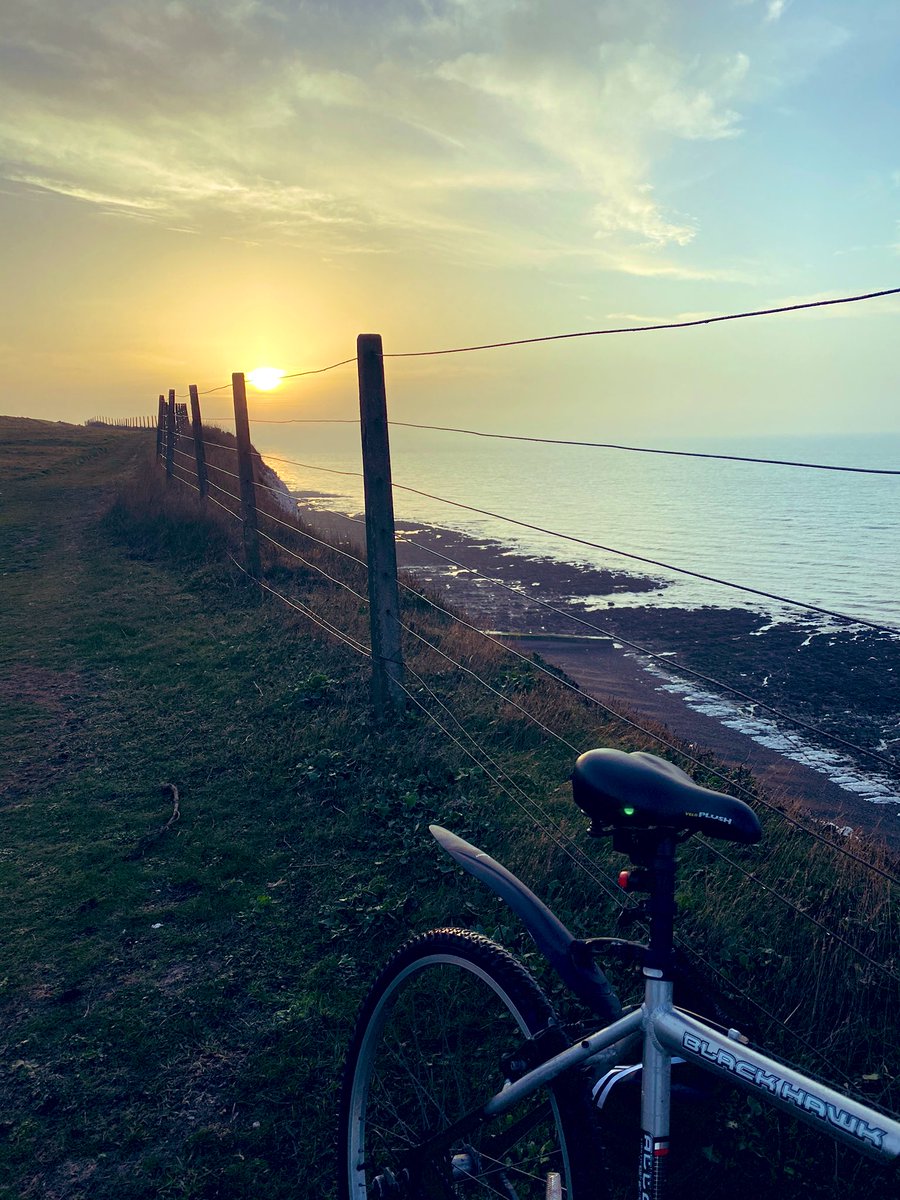 Finally, after 3 weeks of shit weather I can get out on my bike 🚴 
Hope you’re all doing well.
#50kbefore9am #lockdownexercise