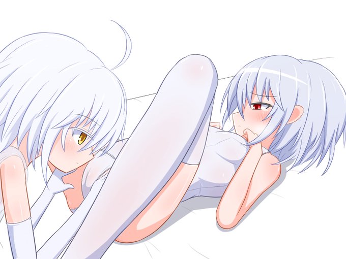 絵356号「ノエさん」
「さぁ・・・こちらへ・・・。」
言われるがままにベッドの上に移動し、足を開かされる。白髪の少女の顔がノエの股間に近づき、顔から火が出そうになるほど恥ずかしい。白髪の少女が微笑みながら口を開く。
「私も舐めちゃいますね・・・♥」
スッと股布をずらし、小さな舌が割れ 