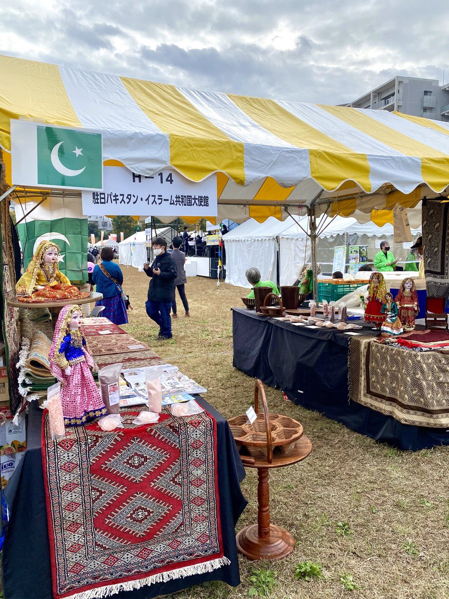 Promoting Pakistan & it’s culture at Suginami Festival 2020 - a true Pakistan in Japan moment 🇵🇰🇯🇵
#杉並まつり #日本のパキスタン #suginamifesta #pakistanifood #pakistanicrafts #pakistanimusic #dhol #chimta #pakistanidance
@Emergingpk @tdap_official @investinpak @METI_JPN @MOC_PAK