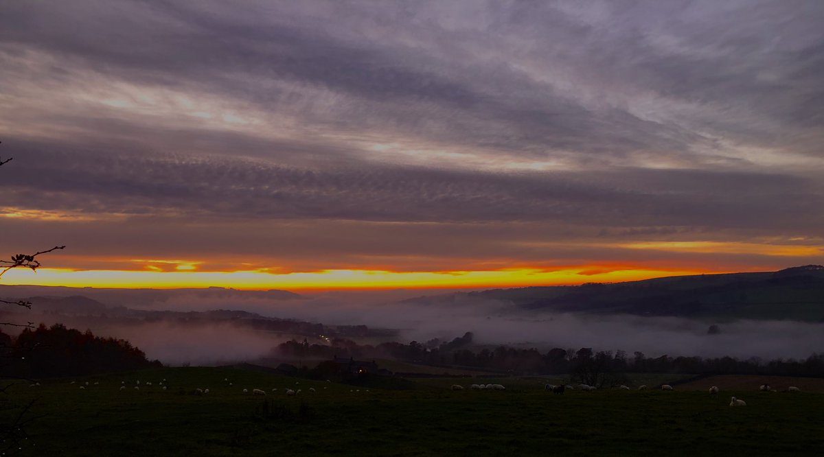 WmhFarm's tweet photo. Sunset over Haydon Bridge last night https://t.co/kPpRuzb6JE