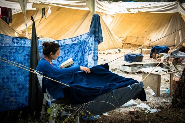 Marodriguez1971's tweet photo. Cuando salvas de las bombas a tu bebé, y un libro.
Campo de refugiados. Grecia. @ovitveo https://t.co/uKC5jRI1z2