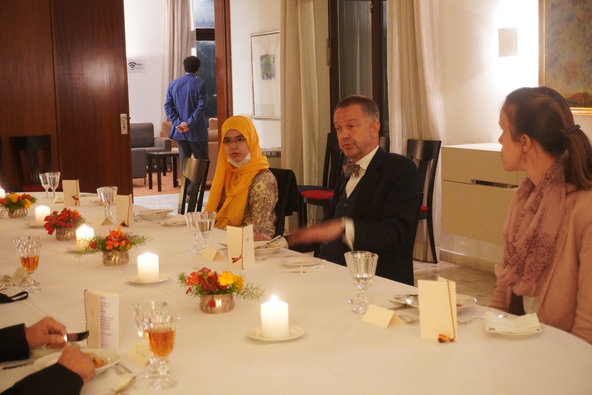 GermanyinPAK's tweet photo. Really enjoyed hosting the winners of our 🇩🇪 Unity Day quiz over dinner last night. Had a great time exchanging views & ideas on so many topics. These young individuals are a reflection of the amazing talent that 🇵🇰 has! Thanks to all who celebrated #30YearsOfGermanUnity with us! https://t.co/iexoEhbzai