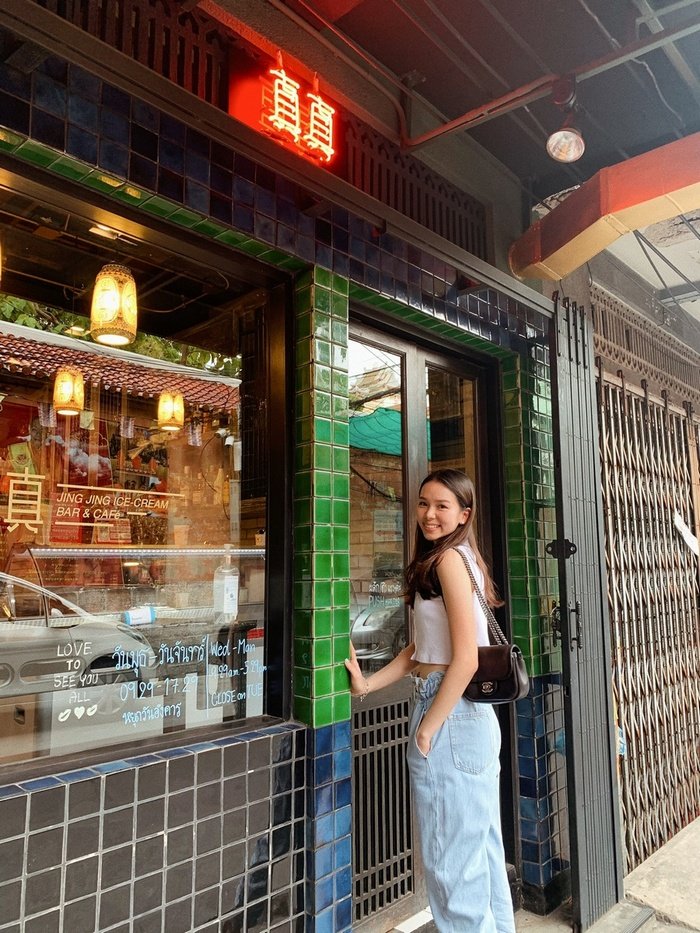 WearWay_'s tweet photo. @aimdechanantachat
Top : Molivien 550.-
Jeans : Zara 1,290.-
Bag : Chanel
.
Name : Aim
Occupation : Student
Place : Chinatown, Yaowarat, Bangkok
.
 #Chanel #Lookbook #Molivien #Wearway #Zara https://t.co/tIHez0nWcd https://t.co/5dJxyT59mi