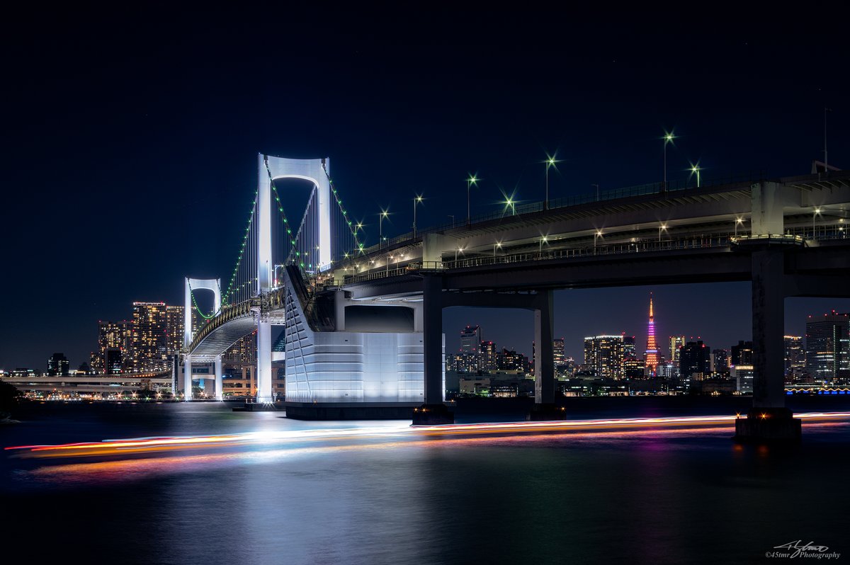 45tmr's tweet photo. 光をまとった東京のランドマークが美しい https://t.co/mPWWQcmZ5j