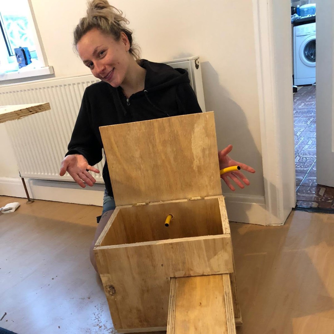 avonwt's tweet image. Did you know that you can help hedgehogs during the colder months by building a hedgehog house for your garden or for a friend's? 🦔🍂Our volunteer Kat did a great job at putting this one together.  It's also a perfect task for lockdown. Find out how here: bit.ly/3exyhm8