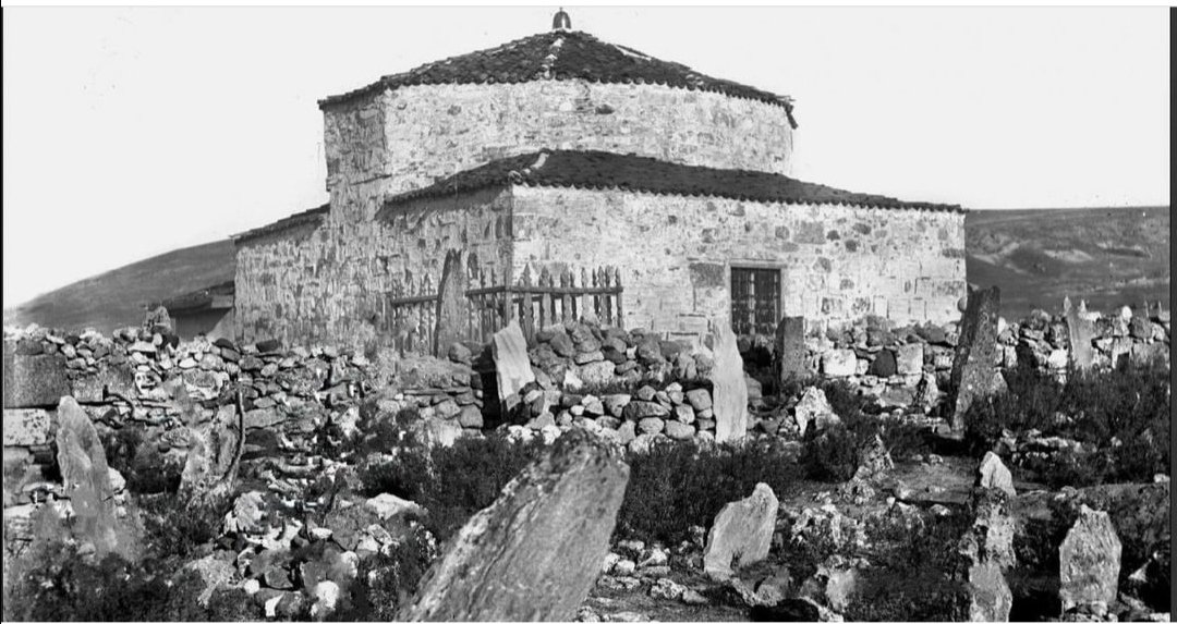 19. yy sonları Eskişehir Odunpazarı mezarlığı içinde bulunan #ŞeyhEdebali Türbesi..