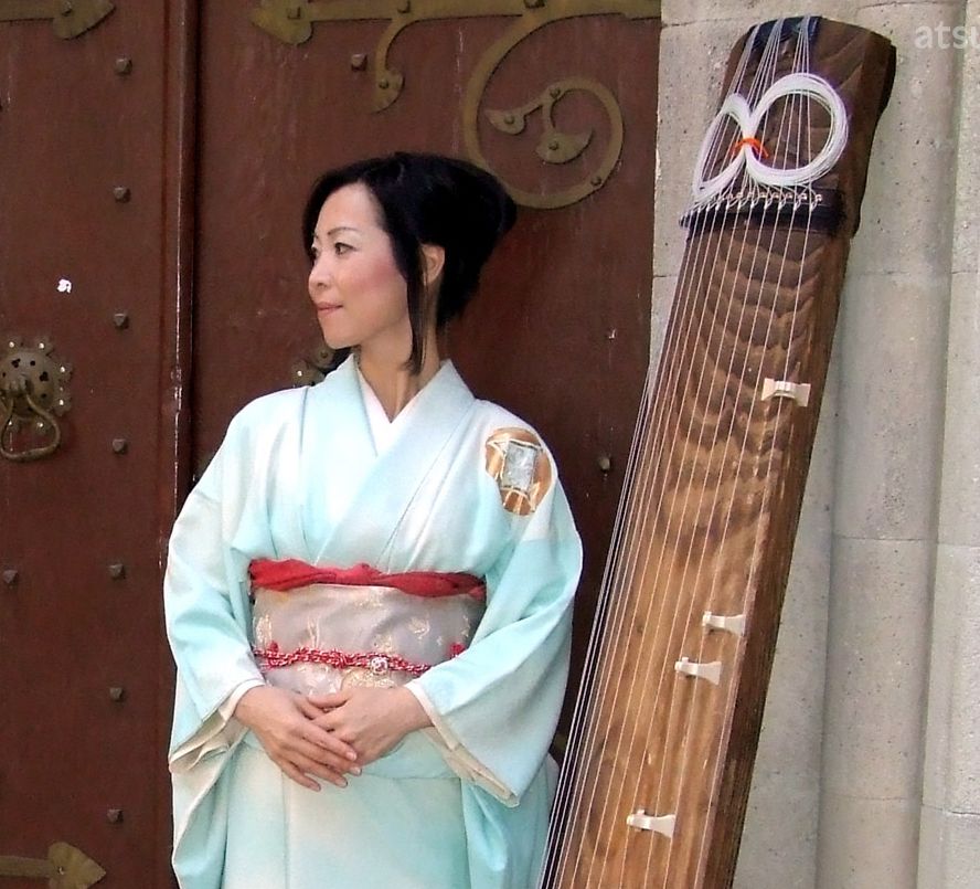 evmartjp's tweet photo. Türkiye İstanbulda yaşayan profesyonel koto Sanatçısı Atsuko Suetomi ( 
@atsukosuetomi ) de festivalimize katılıyor. 
Değerli destekleri için minnettarız.
Teşekkür ederim!
@japonsanat @JaponyaPostasi 
#OnlineNipponFest https://t.co/KO8LFSC0sU