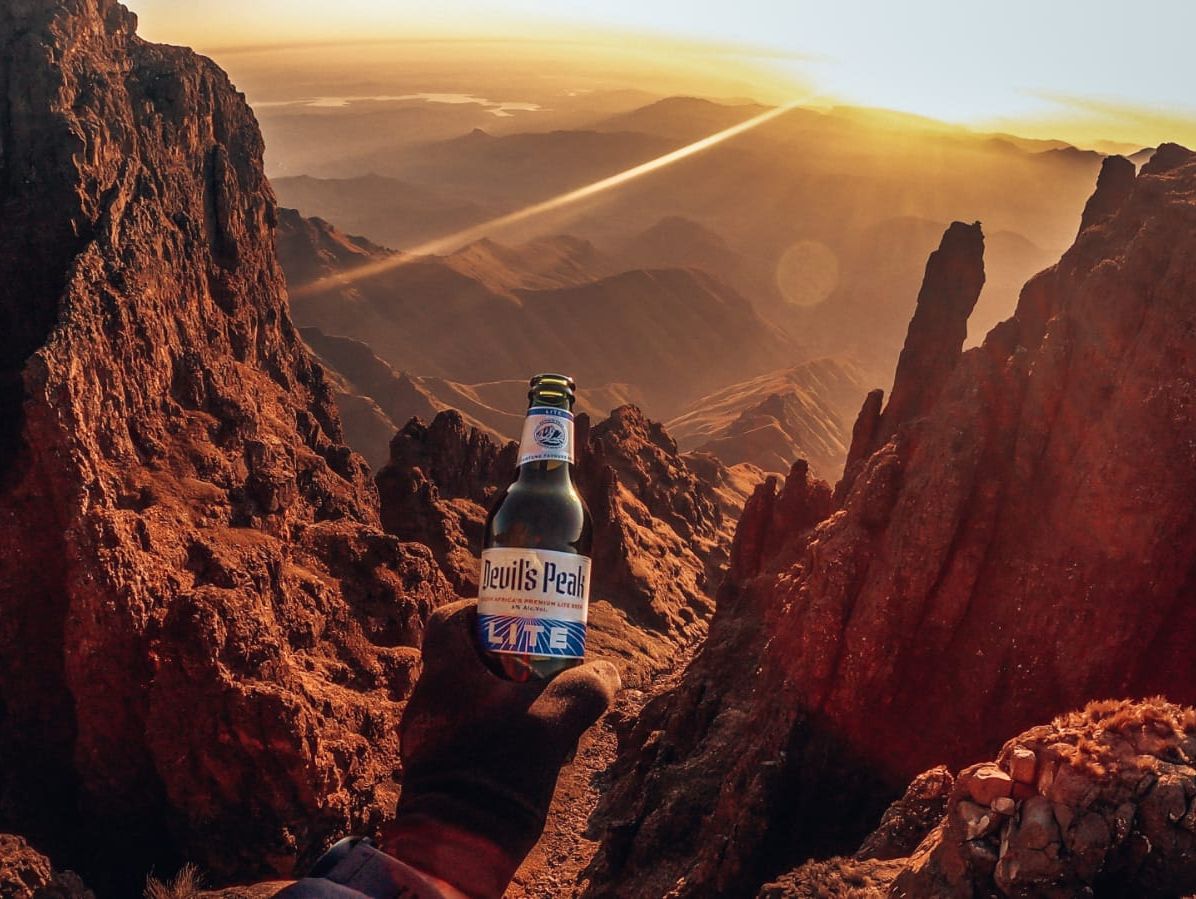 DevilsPeakBeer's tweet photo. The climb is tough, but the view from the top is worth it! π»
πΈ : @kyleherring18
#DPLITE #AdventureAwaits #DevilsPeakLite #DevilsPeakBeer #LITEBeer #motivation #hiking #viewfromthetop #SouthAfricanBeer #Worldclassbeer #Worldclassfromsouthafrica https://t.co/n0HdsawJyq