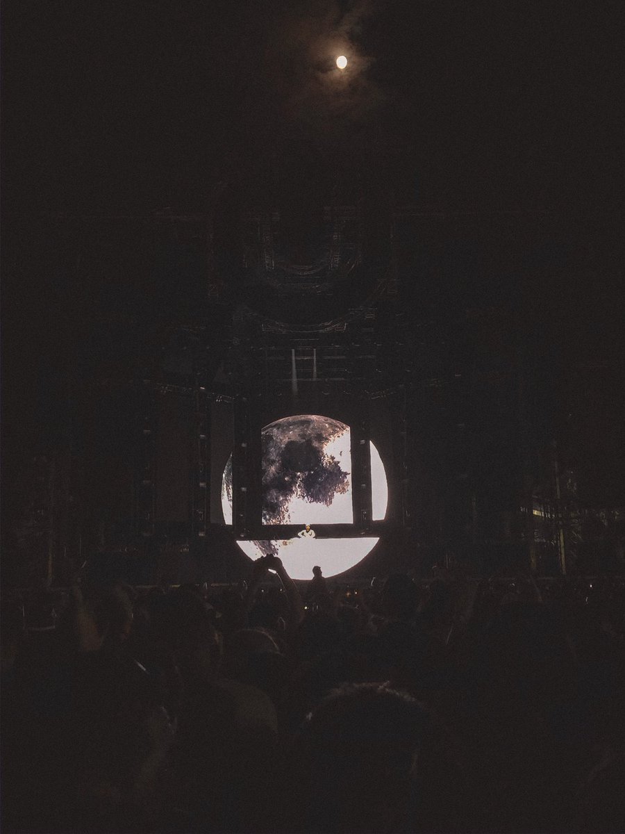 anica_cm's tweet photo. I’m looking through past footage from when I saw Eric Prydz in Australia in March this year and I just wanna say THAT I MISS HIM AND FESTIVALS SO MUCH. https://t.co/emosinAxRw
