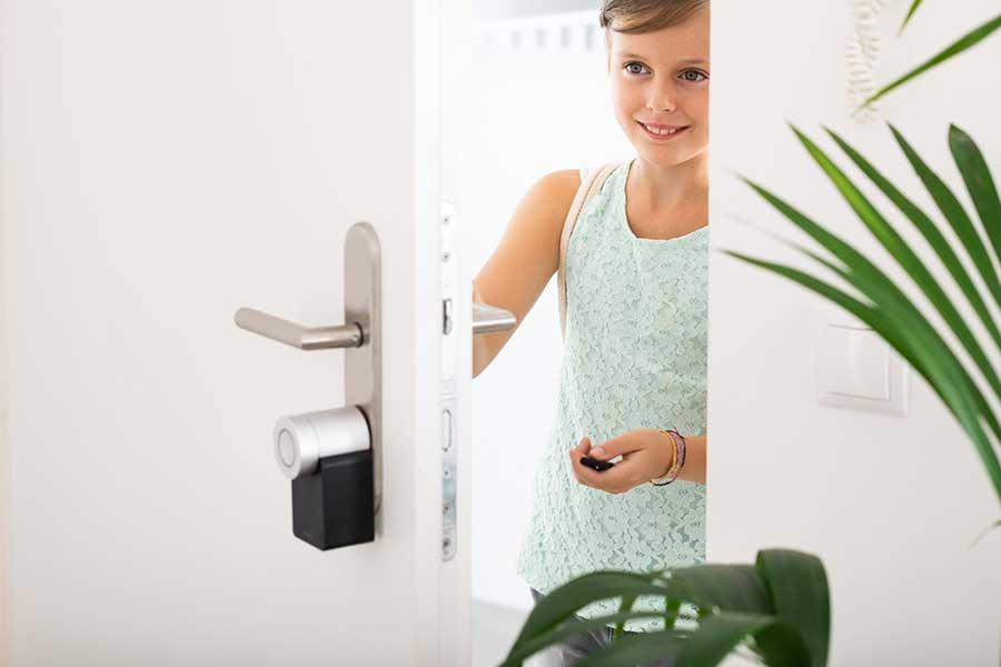 inwohnen's tweet photo. Das smarte Türschloss Nuki Smart Lock wird ab sofort dauerhaft um 30 Euro im Preis gesenkt und kostet nun 199 Euro.

 ⬇️  ⬇️  ⬇️ 
https://t.co/2zZUgPLnAN https://t.co/2rSlA0Fa9b