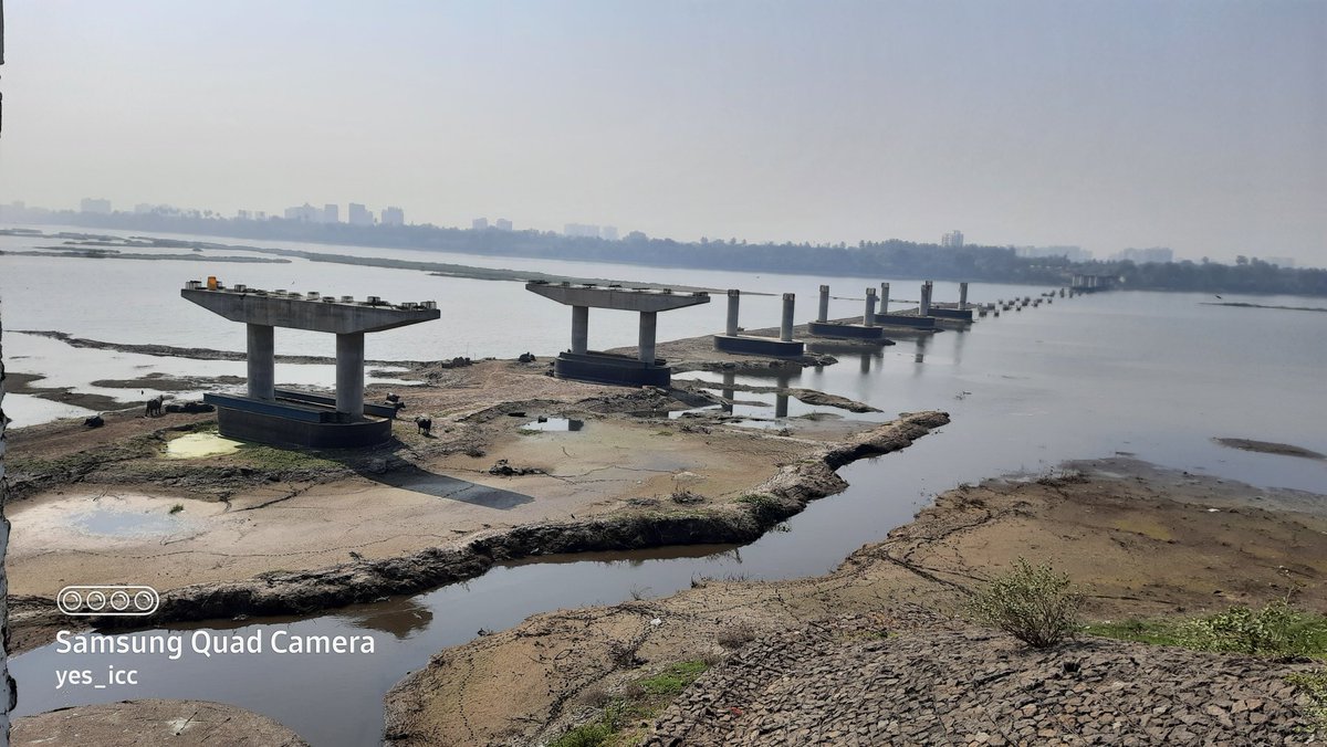 DevelopedSurat's tweet photo. #New_Bridge on #River_Tapi
to Connect #Ved - #Gurukul to #Variyav #SayanRoad
#ચોક - #હોડીબંગલા - #સિંગણપોર - #ડભોલી - #વેડ - #ગુરુકુળ થી
#વરિયાવ - #અમરોલી , #વેલંચાં - #NH8 ને જોડતો #તાપી_નદી નો #પુલ
#Surat #KatargamZone #yes_icc Clicked by #FenilThakkar @DrJagdishSurat @OurSMC https://t.co/xNfPKvcfIf