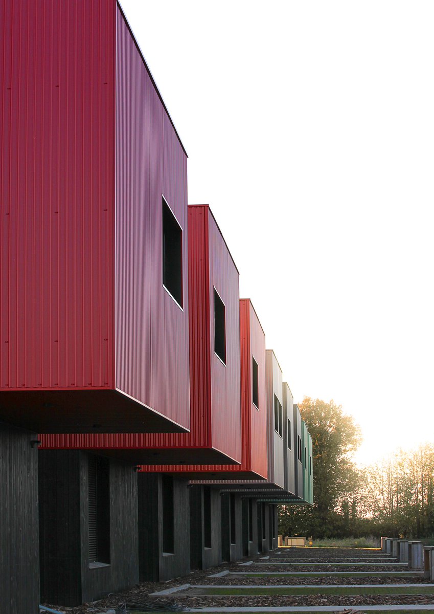 Design2a's tweet photo. United Colors of #Acigné !
8 'maison + jardin'
Certifié Passiv'haus
Livré en un temps record !
Avec Eiffage B3-Ecodesign et Hinoki.

#containerhouse #architecture #passivhaus #acigné #rennesmetropole #eiffage #hinoki https://t.co/W15DPgVzpb