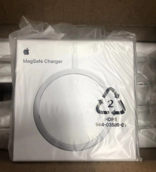Darian23214775's tweet photo. iPhone Magsafe charger https://t.co/cZuyZhDUEl